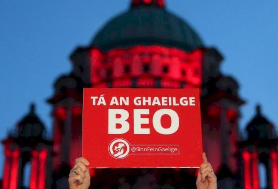 Inniu an Lá Dearg ar son cearta teanga i mBéal Feirste