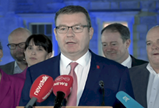 Alan Kelly ag éirí as ceannaireacht Pháirtí an Lucht Oibre