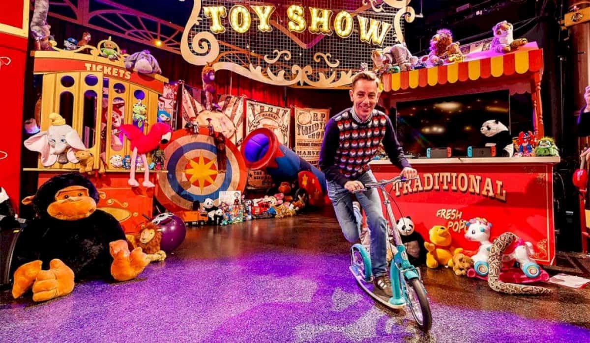 <a-href="https://nos.ie"-class="credit-nos"-target="-blank"-rel="noopener-noreferrer"></a>-‘the-toy-show’-agus-scoth-na-seachtaine-teilifise
