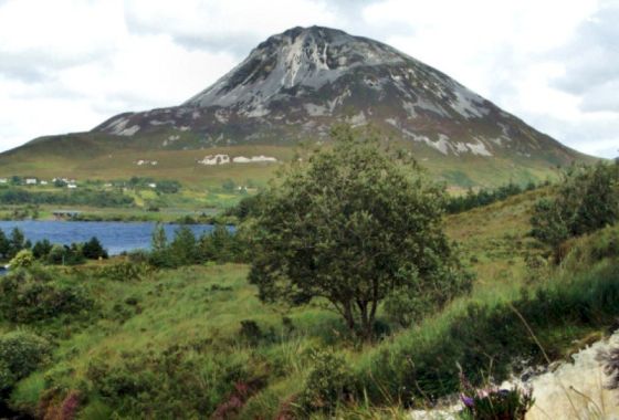 Iarrtha ar an bpobal gan siúl ar shliabh Gaeltachta