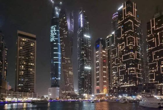 Dubai: airgead as cuimse ach easpa saibhris