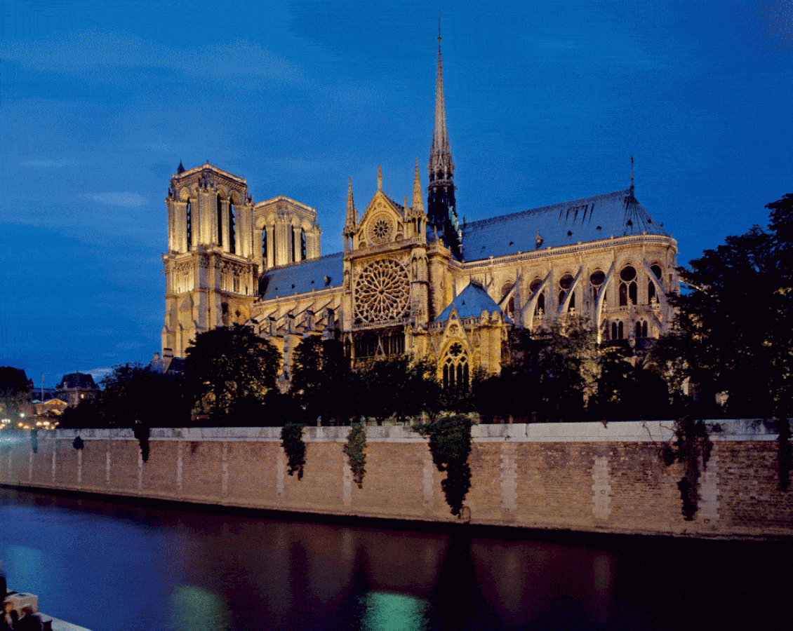 Fágtar faoi Chríostaithe cráifeacha Notre Dame a athdhearadh